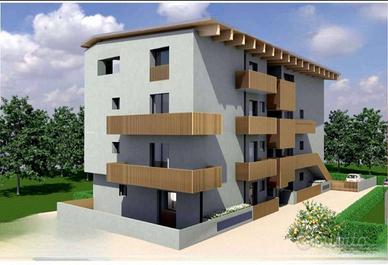 Appartamento di 130 m² con 4 locali e box auto a R
