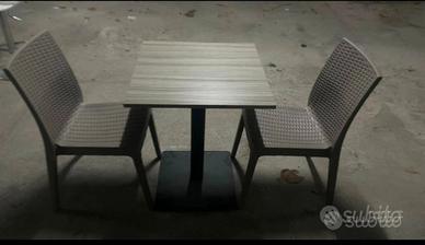 3 tavoli con 10 sedie