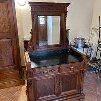 Comò antico con specchio