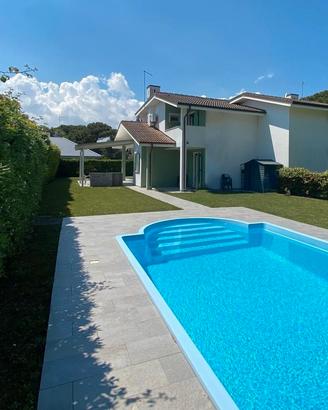 Albarella villa con piscina 7 posti settembre