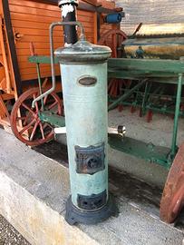 Antica stufa vintage da collezione