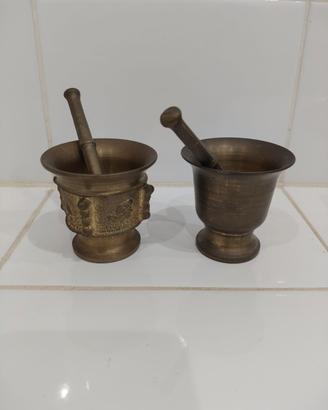 Mortaio con pestello in ottone antico massiccio