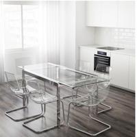 Tavolo trasparente incouso sedie