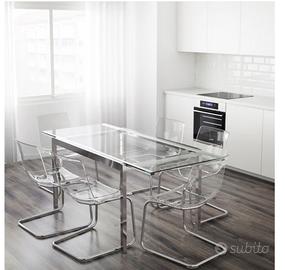 Tavolo trasparente incouso sedie