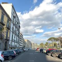 4 LOCALI A NAPOLI