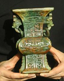 Vaso rituale cinese stile Fanghu in giada nefrite/