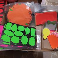CIRCA 250 SEGNAPREZZI IN CARTONCINO FLUO VARIE MIS