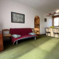 Spazioso monolocale con bella vista sul porto e pi