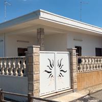 Casa sul mare a Casalabate. Fronte mare.Arredato