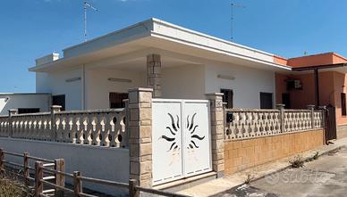 Casa sul mare a Casalabate. Fronte mare.Arredato