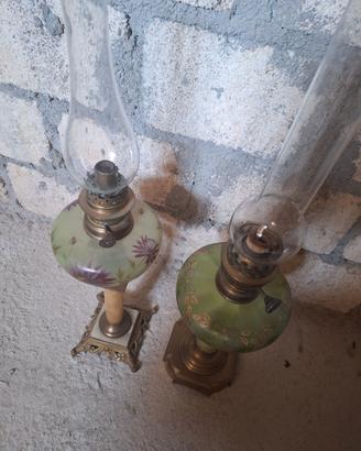 Coppia di lampade vintage a petrolio in ottone
