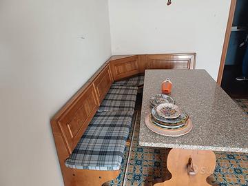 cassapanca con tavolo in granito