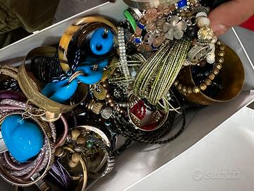 Stock bigiotteria usata a peso – Lotto minimo 10kg