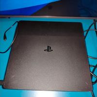 PS4 con 2 videogiochi