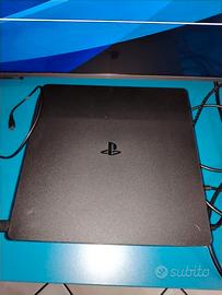 PS4 con 2 videogiochi