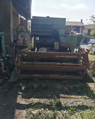 Mietitrebbia volvo aktiv