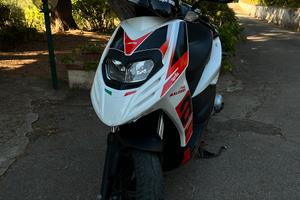 Aprilia sr 50 motard