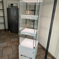 Vetrina verticale illuminata