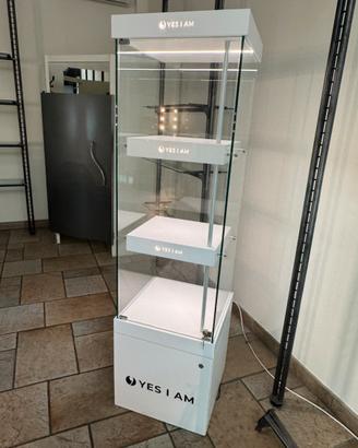 Vetrina verticale illuminata