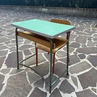 Banco da scuola vintage da bambino ben conservato