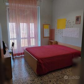 Camera con balcone per ragazza