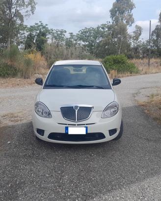 Lancia Ypsilon 1.2 69 CV Unyca