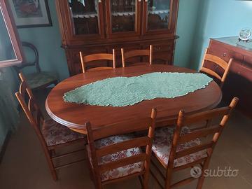 Tavolo vintage in legno massiccio con sedie