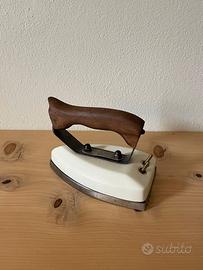 Ferro da stiro Elettrocasalinga (anni ’50)