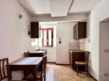 3 LOCALI A CAPRAROLA