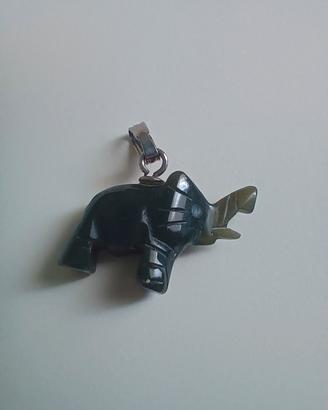 Ciondolo elefante portafortuna in pietra dura