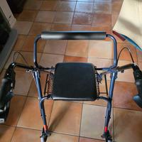 carrello deambulatore con sediolino e vaschetta 