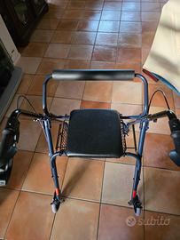 carrello deambulatore con sediolino e vaschetta 