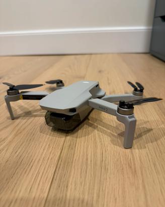 Drone DJI mini 2 combo con meno di due ore di volo
