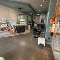 Negozio parrucchiera LEGGI