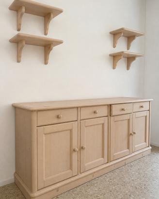 Credenza in legno chiaro