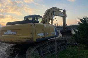 Escavatore new holland 215