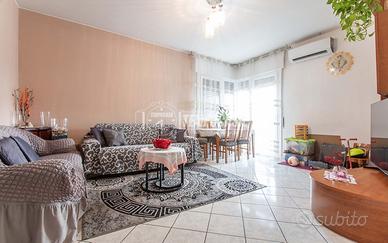 OLGIATE OLONA - TRILOCALE CON CANTINA