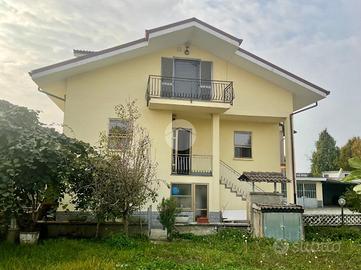 BIFAMILIARE A LEINÌ