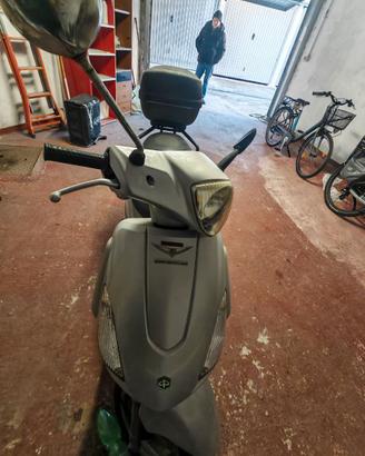 Scooter piaggio fly 150
