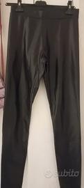 pantaloni stile leggins neri in pelle taglia M
