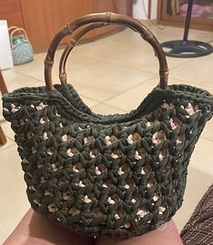 Borsa uncinetto verde e panna manici bambù
