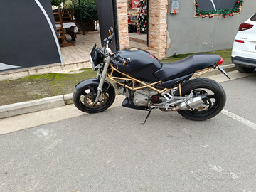 Ducati Monster 600 dark