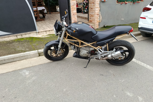 Ducati Monster 600 dark