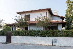 Villa di 130 m² con 4 locali e posto auto a Comacc