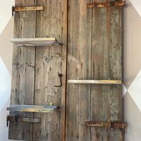 Vecchia finestra con mensoline