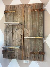 Vecchia finestra con mensoline