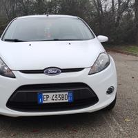 Ford Fiesta 1.4 tdci adatta a neopatentati