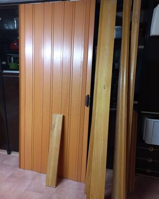 Porta a soffietto completa di telai e cornici