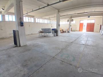 Ancona, magazzino di 381 mq