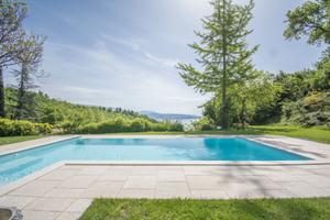 VILLA CON PISCINA VISTA LAGO